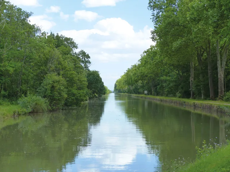Cicerone - Cycling The Canal De La Garonne - Declan Lyons-2